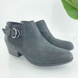 Clarks Women's Adreena Boot Size 9 Low Block Heel Black Leather Bootie Comfy